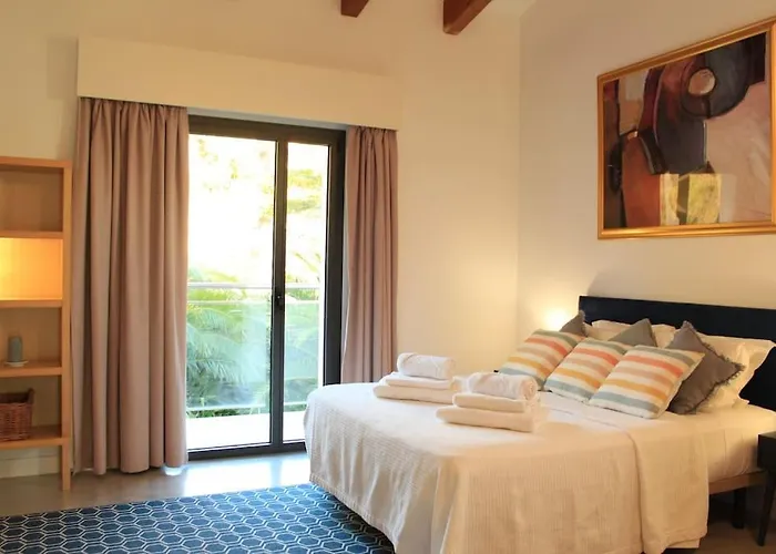 Tranquil Large 6 Bedroom Family Villa Sleeps 20 Near Sitges