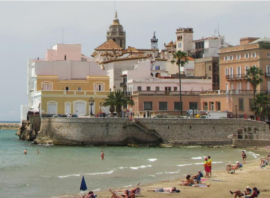 Tranquil Large 6 Bedroom Family Sleeps 20 Near Sitges Villa *