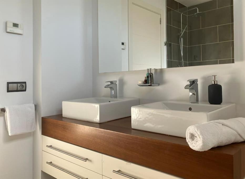 Villa Tranquil Large 6 Bedroom Family Sleeps 20 Near Sitges