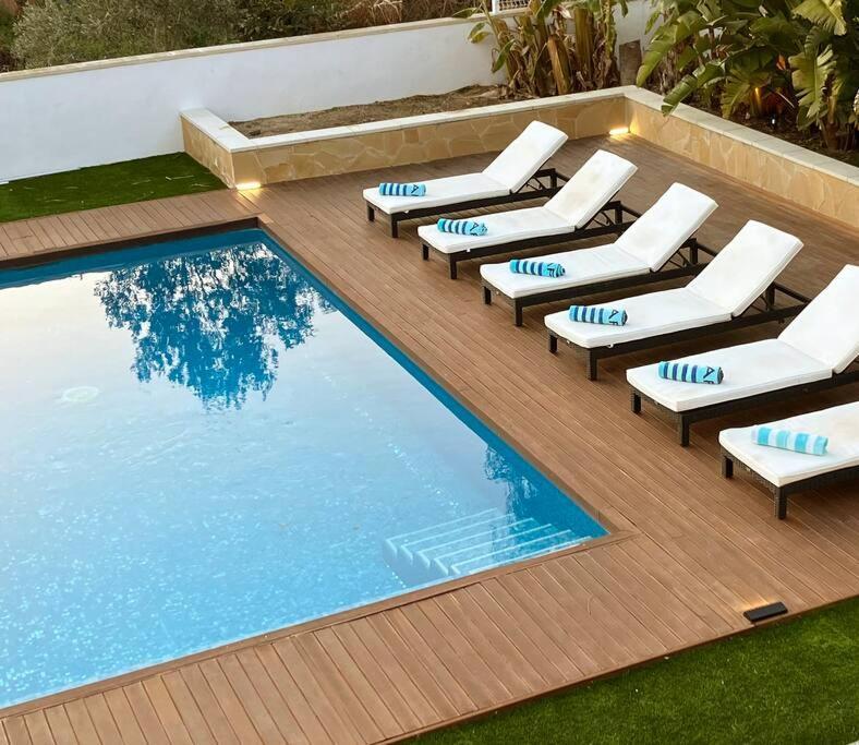 Tranquil Large 6 Bedroom Family Sleeps 20 Near Sitges Villa *
