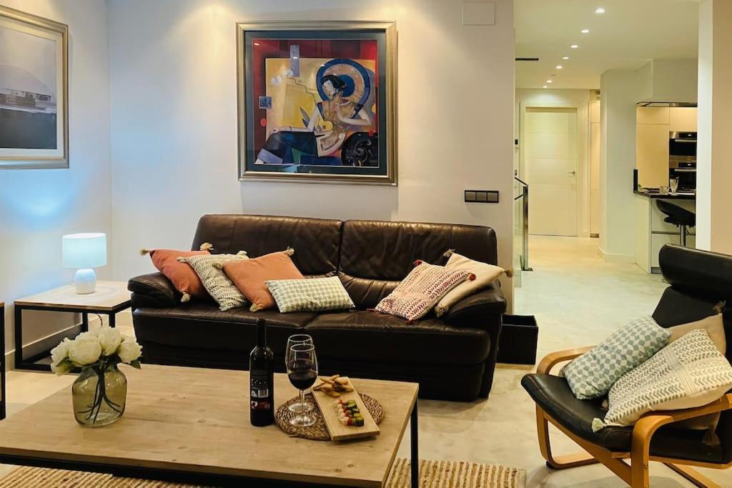Villa Tranquil Large 6 Bedroom Family Sleeps 20 Near Sitges