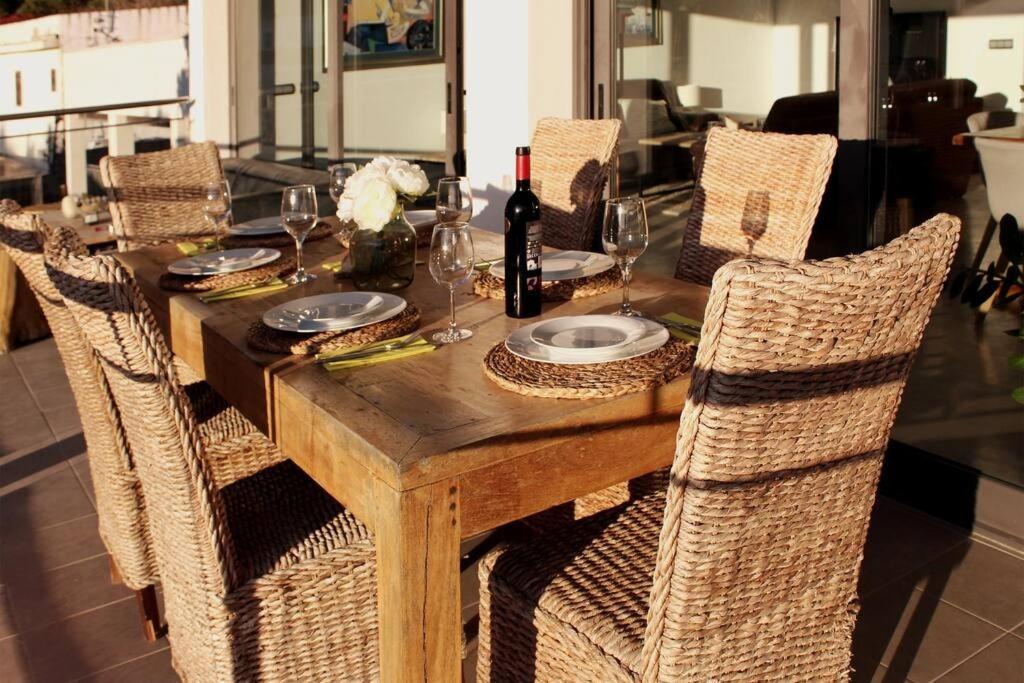 Villa Tranquil Large 6 Bedroom Family Sleeps 20 Near Sitges *