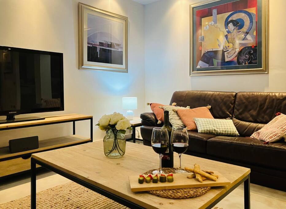 Villa Tranquil Large 6 Bedroom Family Sleeps 20 Near Sitges *