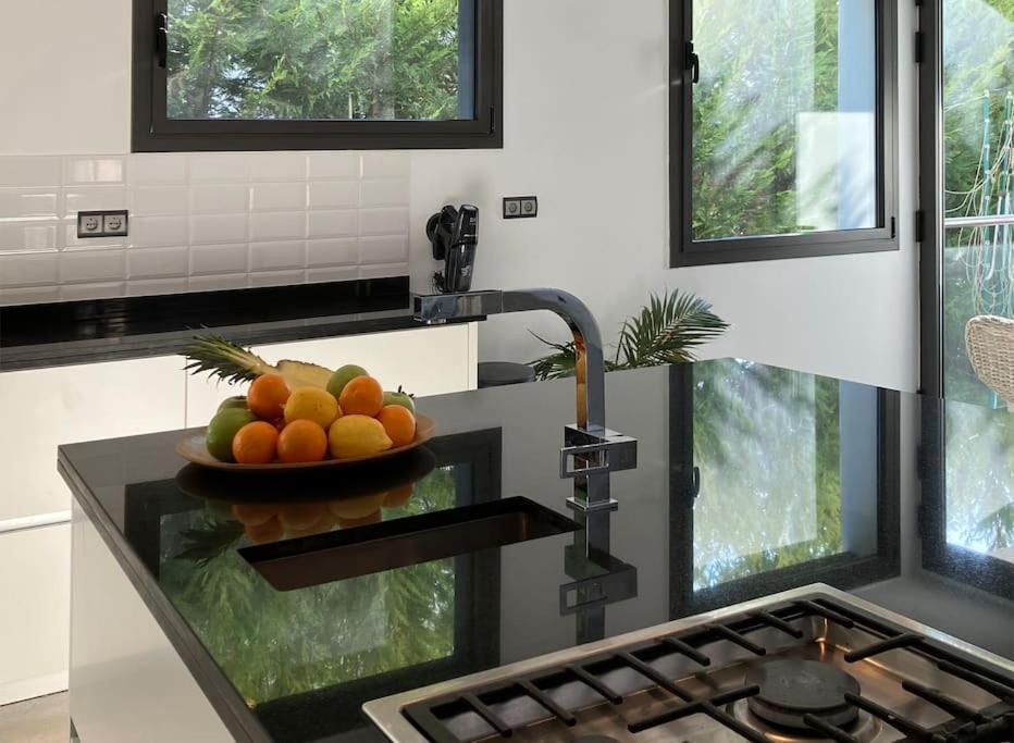 Villa Tranquil Large 6 Bedroom Family Sleeps 20 Near Sitges *