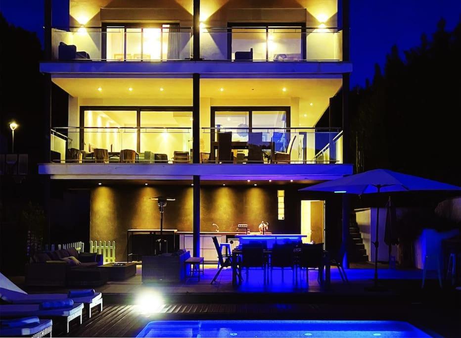 Villa Tranquil Large 6 Bedroom Family Sleeps 20 Near Sitges *